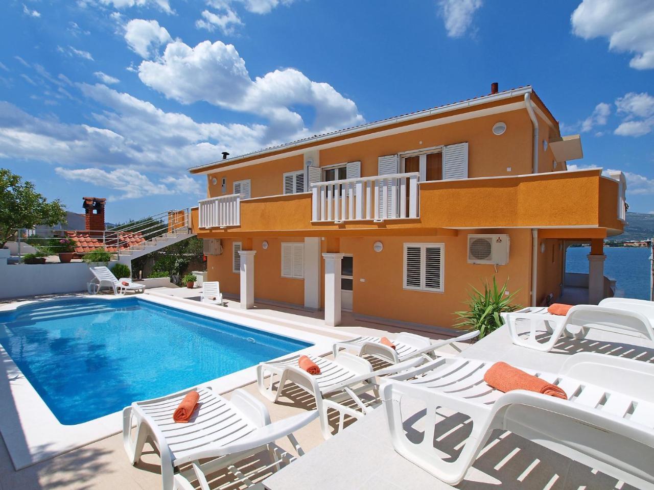 Apartment Mornar-2 By Interhome Trogir Exterior foto